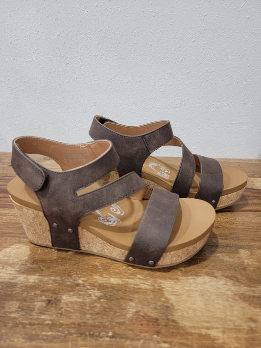 Very G Casper 2 Strappy Wedges/Chocolate