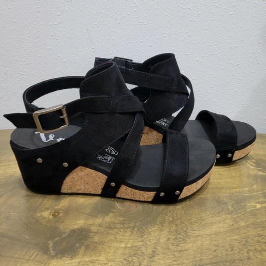 Very G Black Vector Wedges