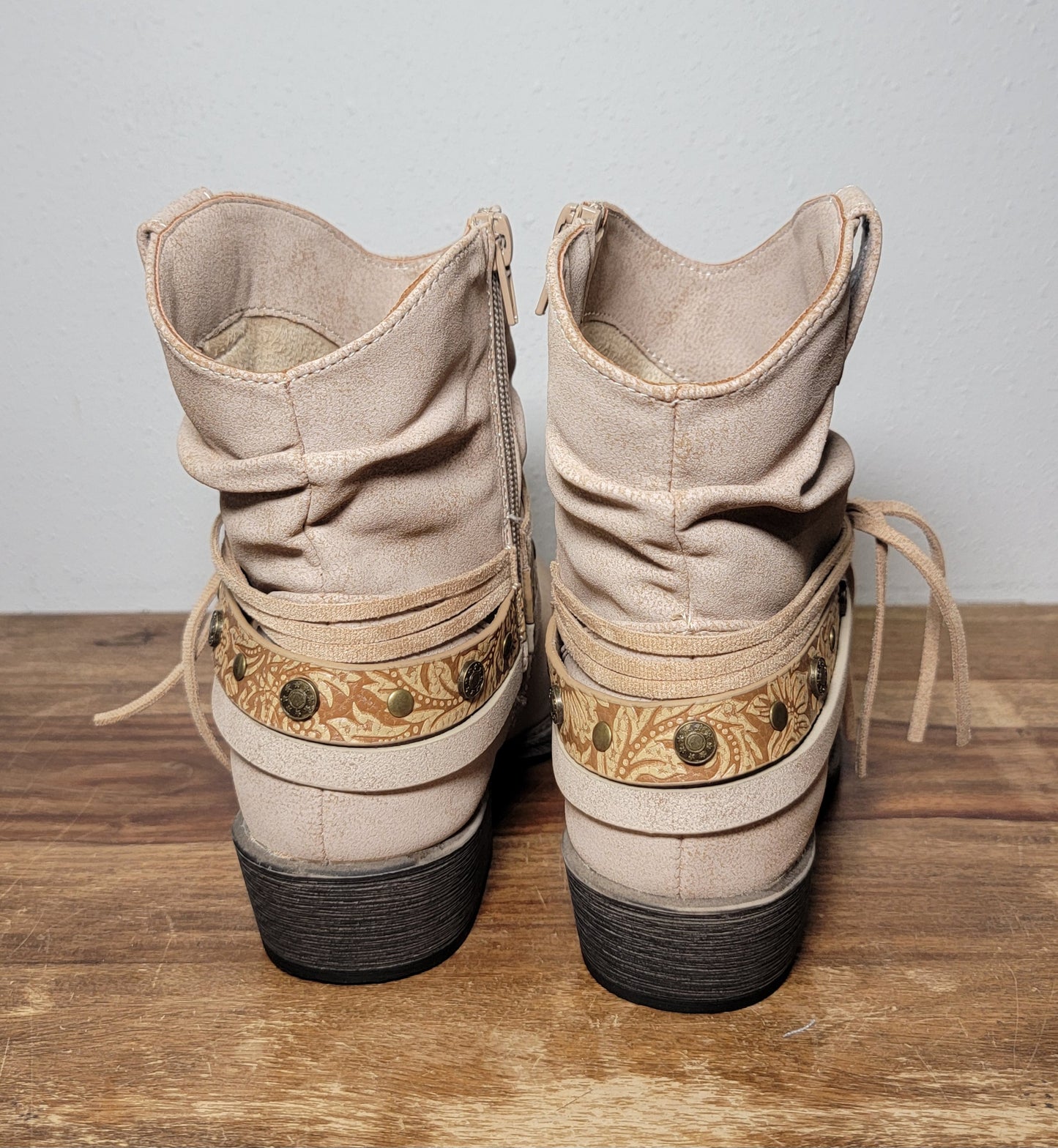 Very G Clover Boots - Nude