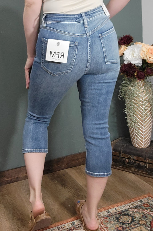 RFM High Rise Medium Wash Capri - Reg/Curvy