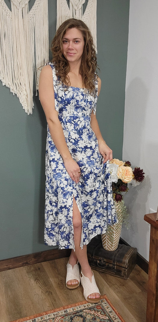 Gilli Blue Floral Dress w/Pockets