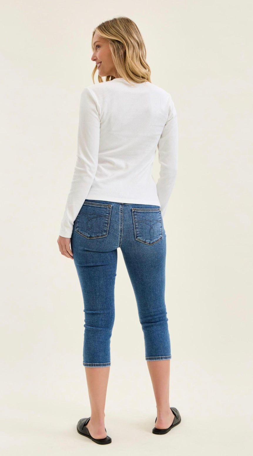 Judy Blue Mid Rise Capri