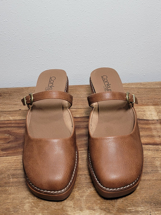 Corkys Me Time Closed Toe Wedge - Auburn