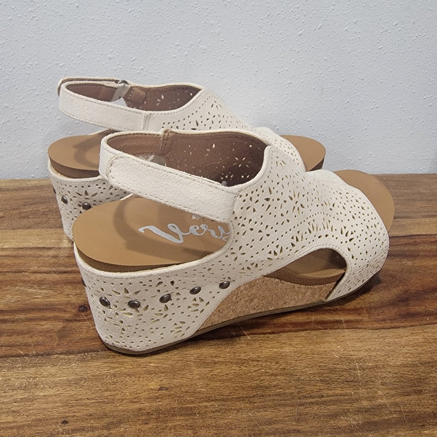 Very G Cream Free Fly Wedges