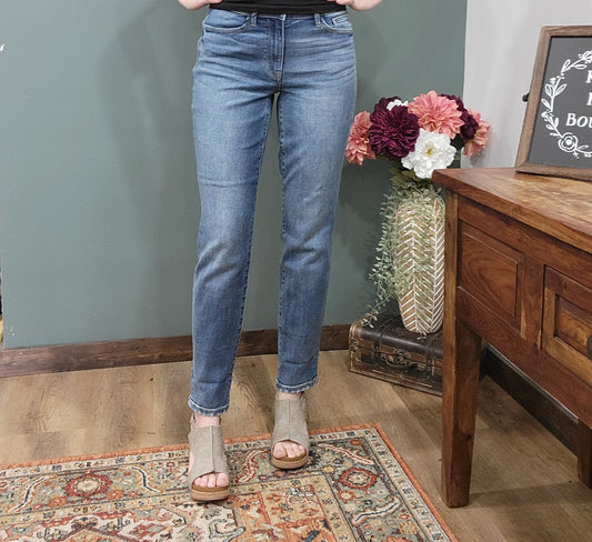 Judy Blue Mid Rise Boyfriend Fit Jean