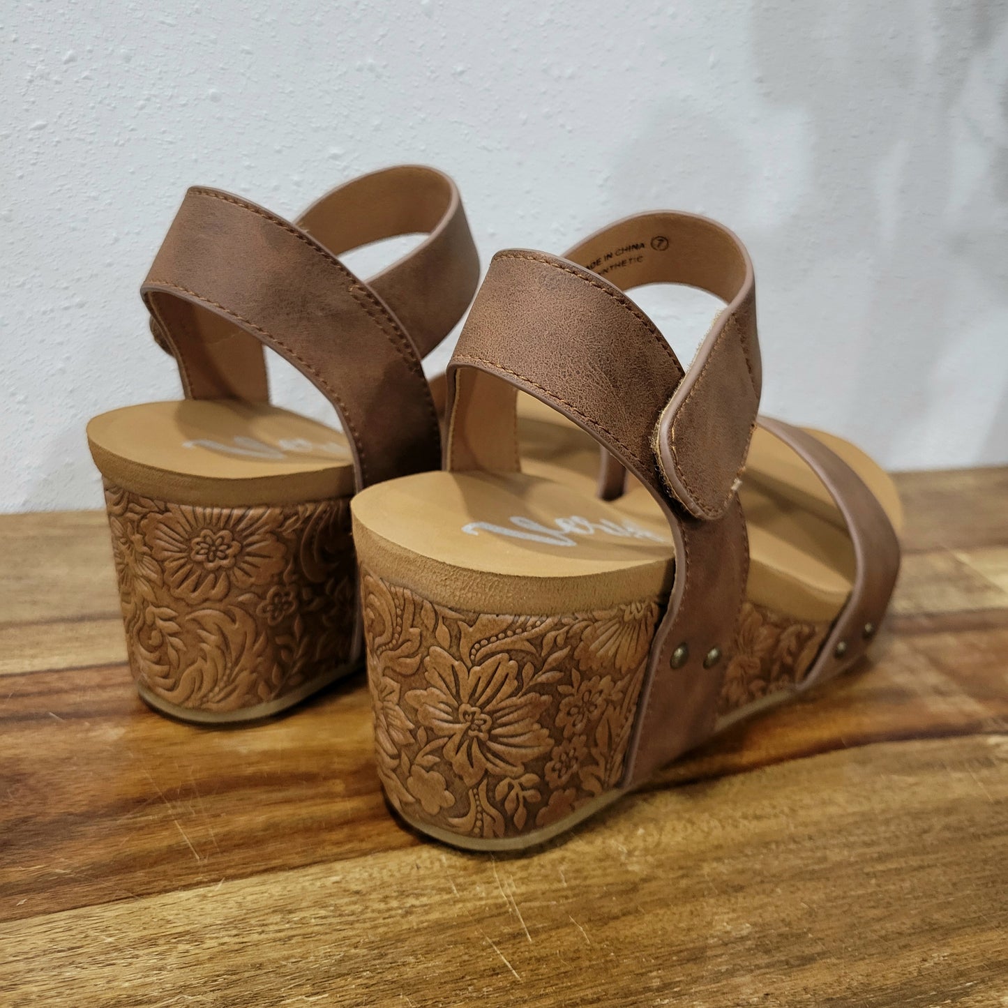 Very G Tan Tooled Devon Wedges