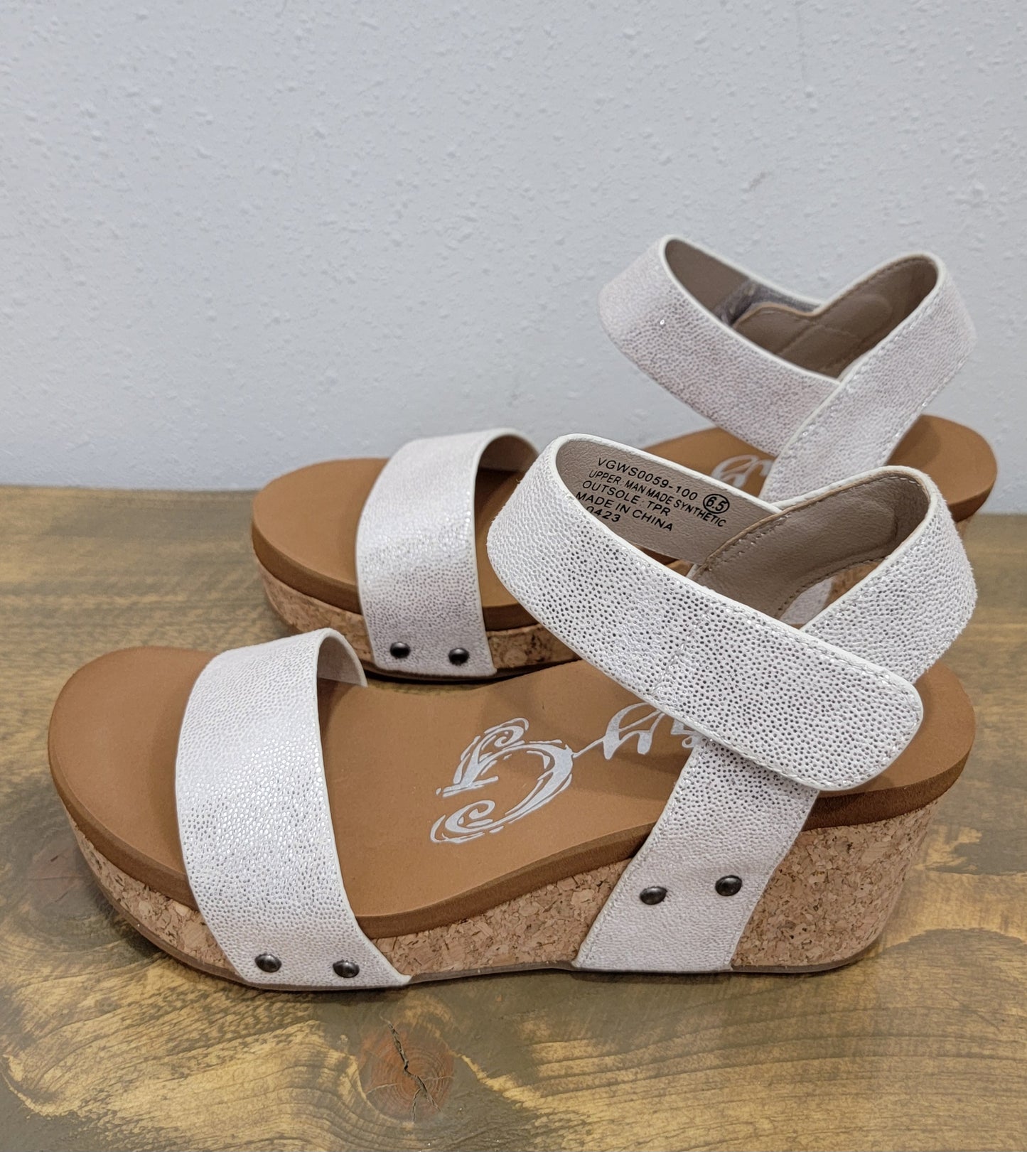 Very G Sol White Wedge