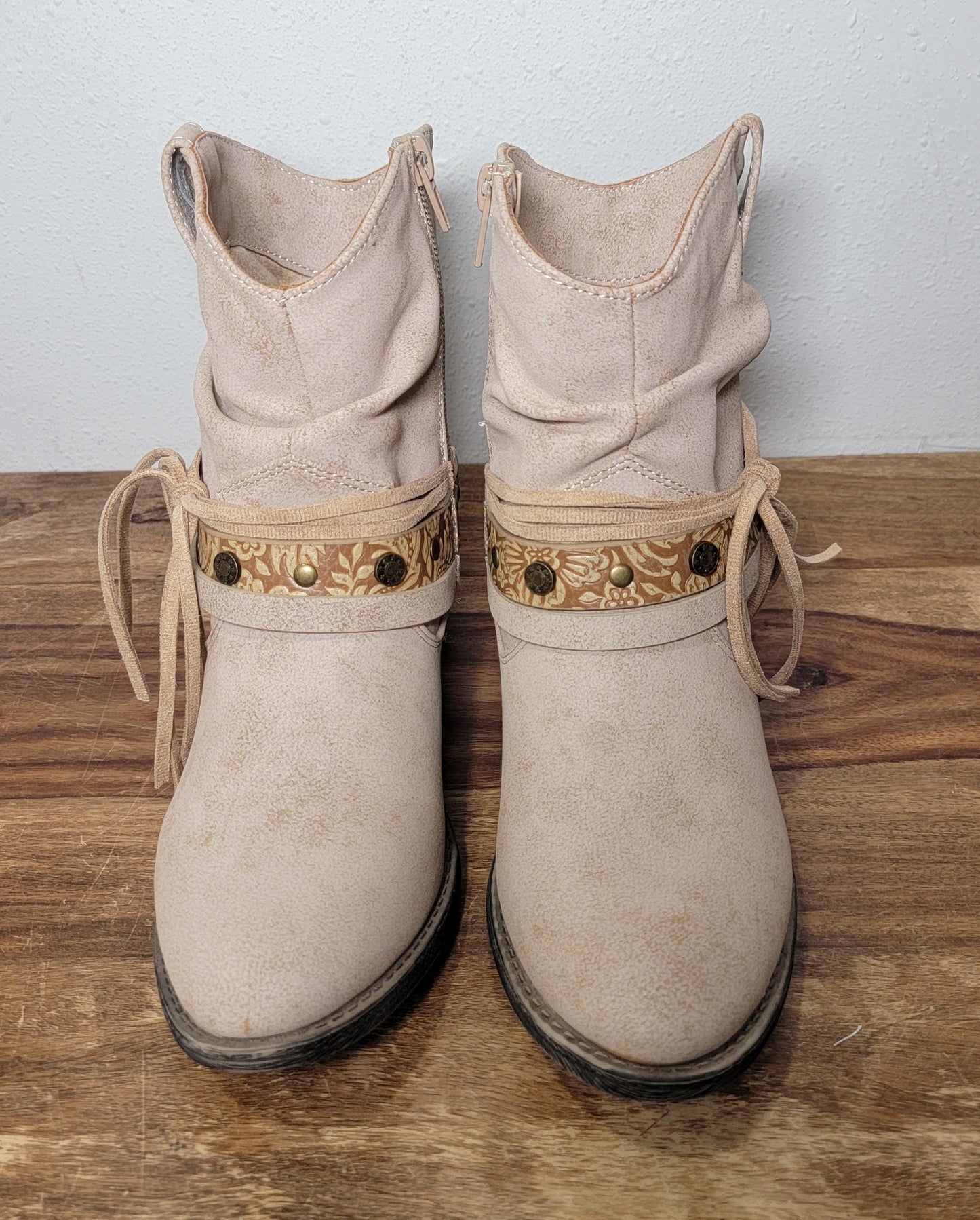 Very G Clover Boots - Nude