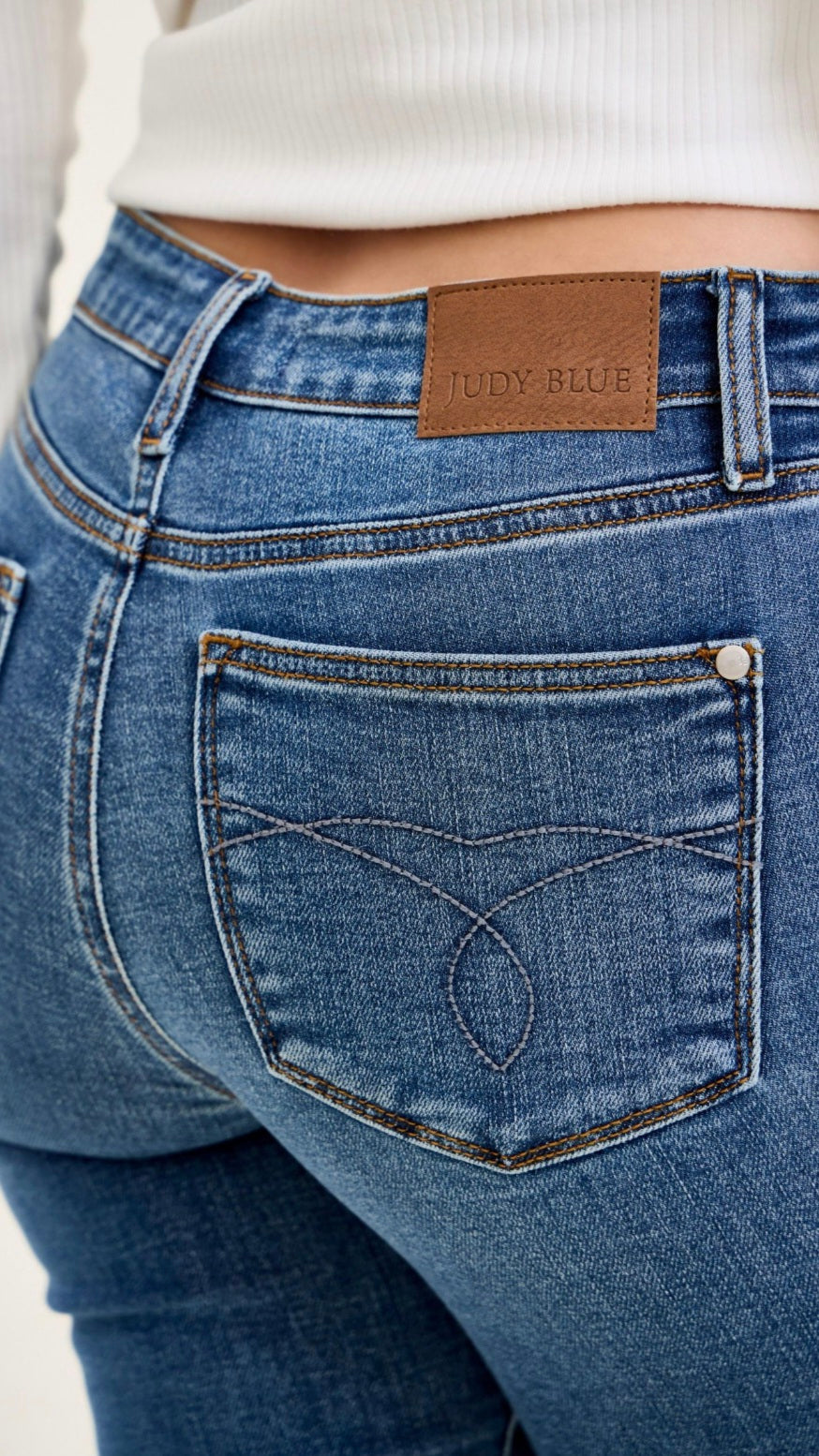 Judy Blue Mid Rise Capri