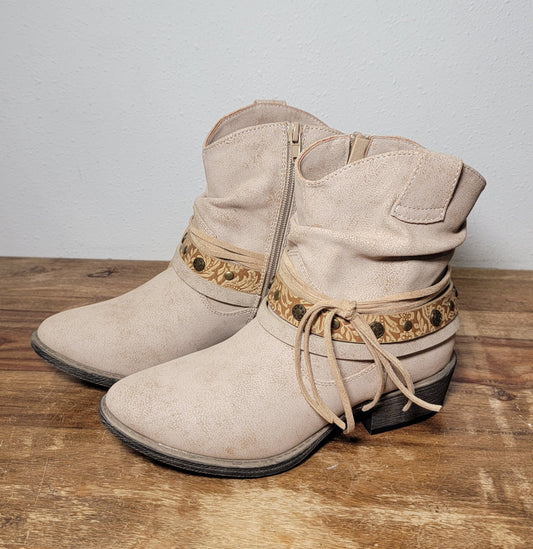 Very G Clover Boots - Nude