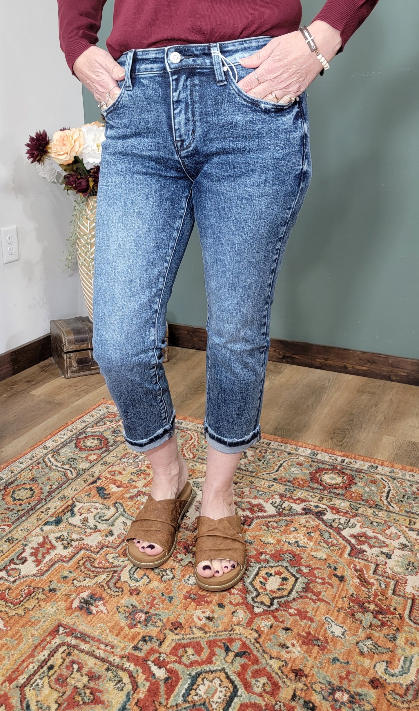 Petra 153 Mid-Rise Denim Capris