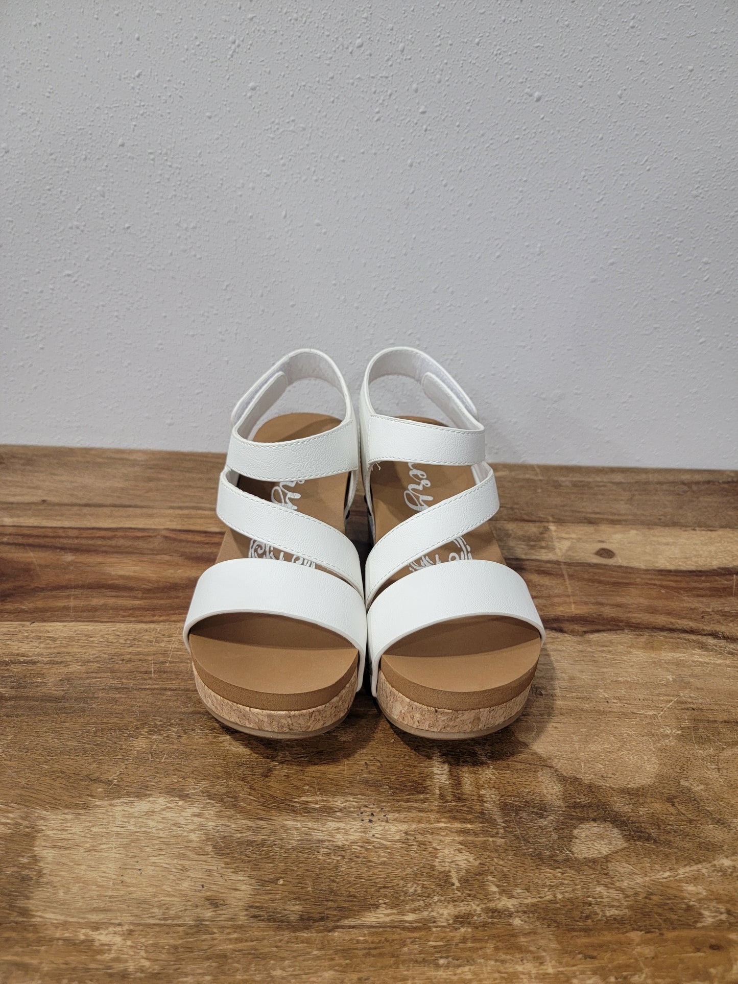 Very G Strappy Wedge / Casper 2 in White