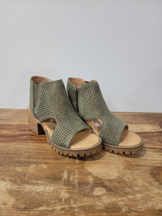 Very G Open Toe Wedge / Milsy in Khaki