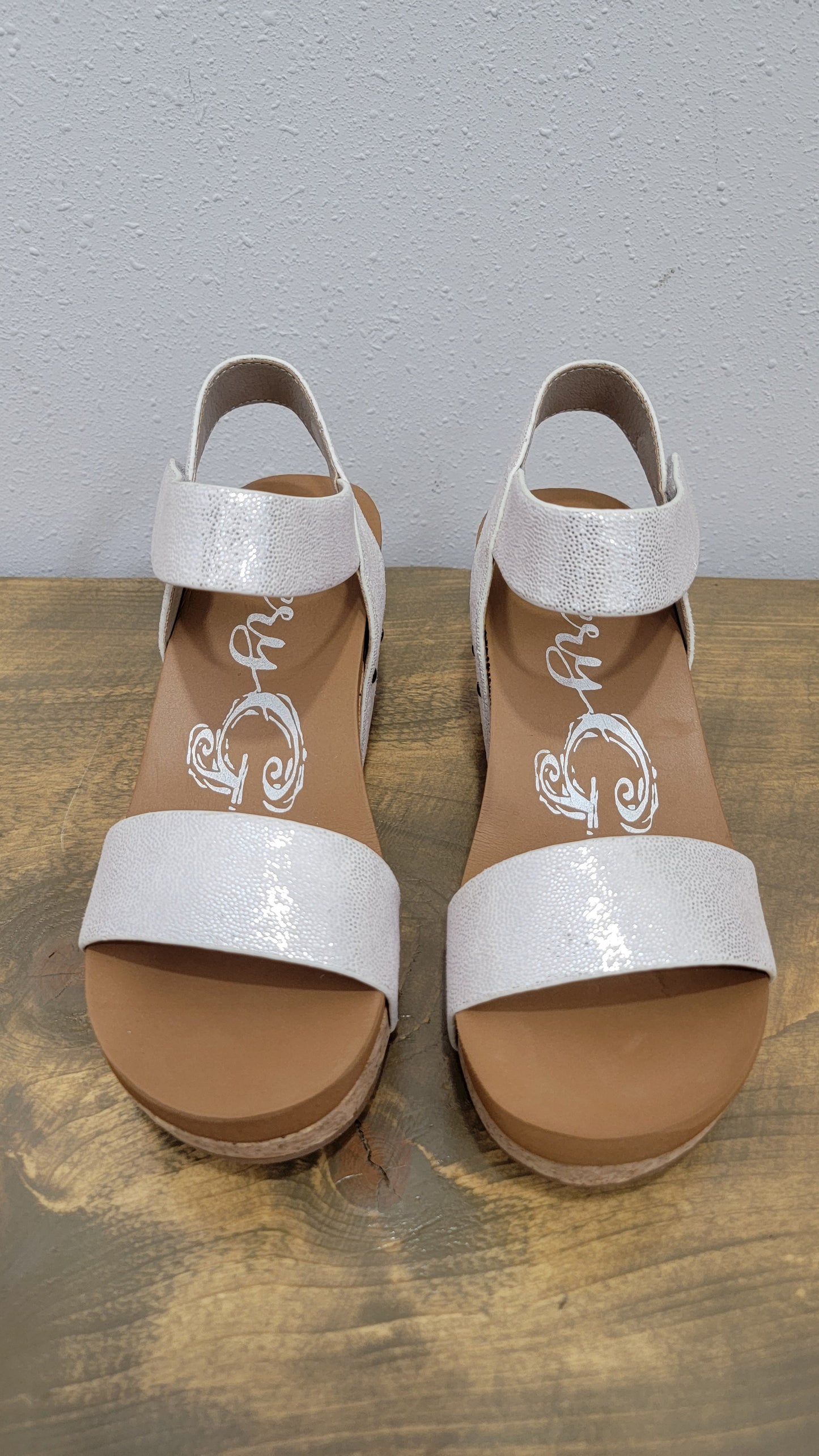 Very G Sol White Wedge