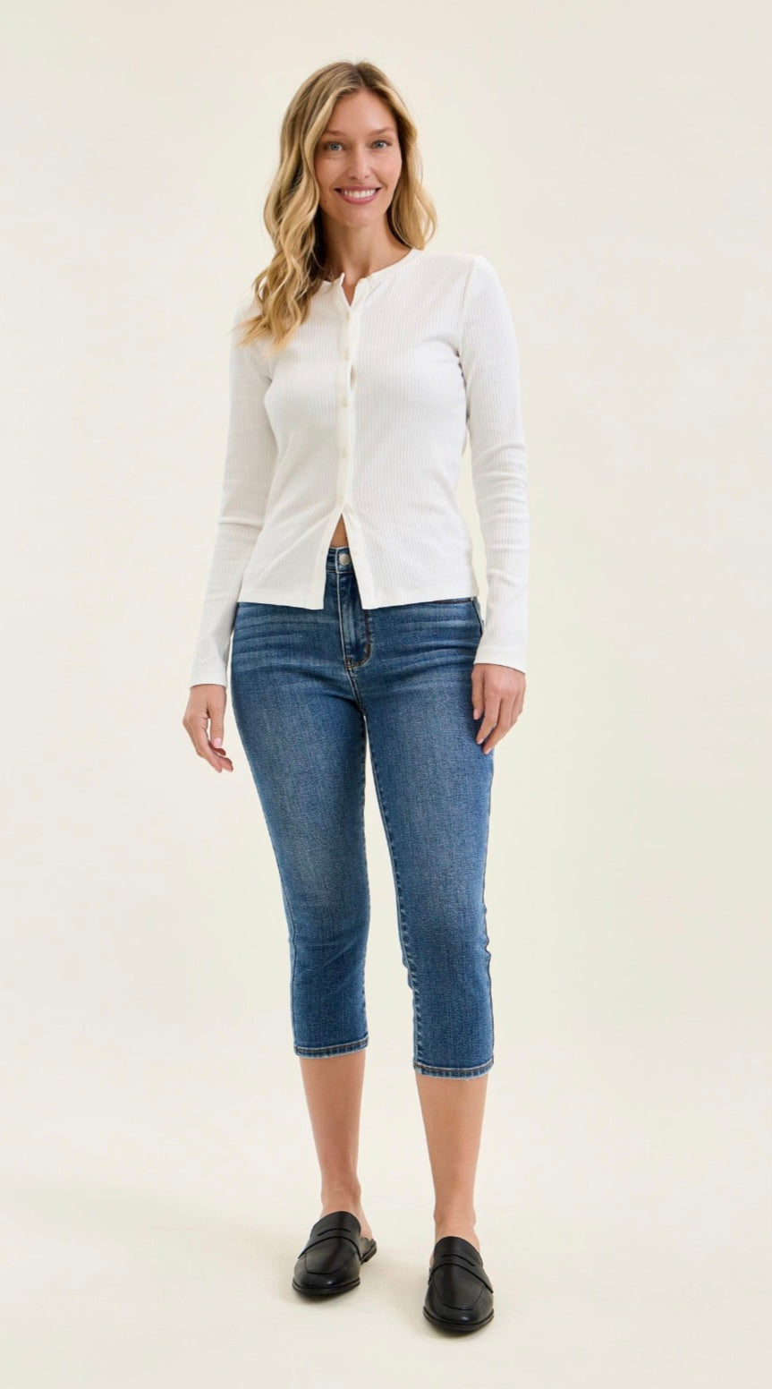 Judy Blue Mid Rise Capri