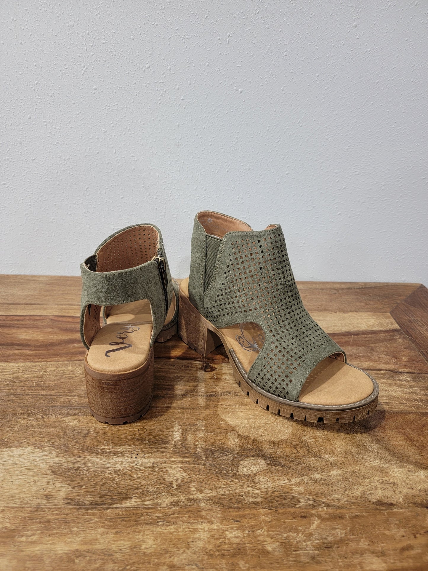 Very G Open Toe Wedge / Milsy in Khaki